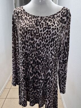 Cable & Gauge Leopard Print Long Sleeve Tunic - Black and Cream,high-low